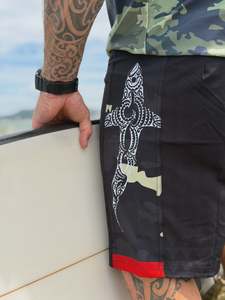 Mens: Kaitiaki Black Camo 19" Tech Boardshorts