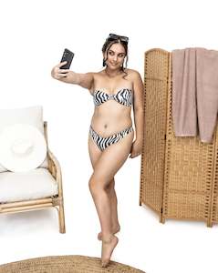 Frontpage: Ava Bottoms