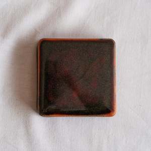 Individual Checkers: Wall Checker Tea Dust