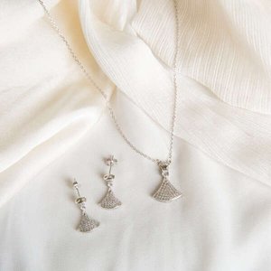 s925 Silver Elegant Cubic Zirconia Pendant With Earrings And Including S925 Silver Chain