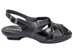 Flat Sandals: Suave - Quatro