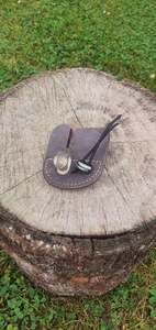 Archery Accessories: Dark brown finger tab