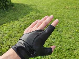 Archery Accessories: Right handed Leather hand protector (Traditional style)