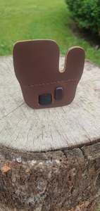 Arm And Finger Protection: Red brown classic finger tab