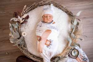 Sleep: Saylor Mae Stretchy Swaddles Wrap Sets - Oaklynn with Beanie