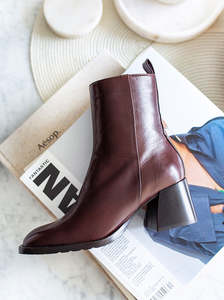 Boots: Fernanda chocolate brown