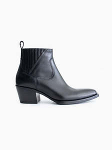 Boots: Spectra black