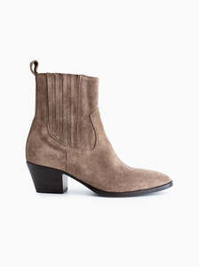 Boots: Pixie taupe suede