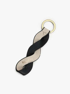 Accessories: Twister Charm black / milk