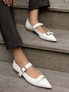 Flats: Tate off white