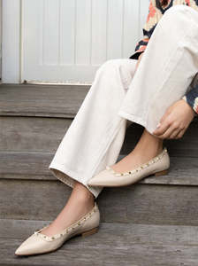 Flats: Dita beige