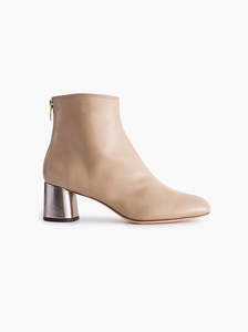 Boots: Veta Precious nude