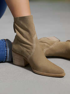Boots: Talia beige suede