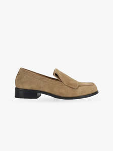 Flats: Uma Loafer oat suede