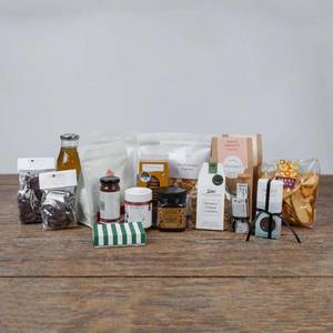 Gourmet Food Hamper: Tasty Treats