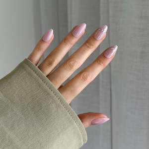 Manicure Pedicure: Pressing Nails - Rare Silver Bows