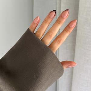 Manicure Pedicure: Pressing Nails - Brown Tip