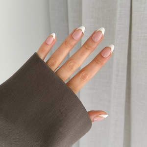Manicure Pedicure: Pressing Nails - Goldie White Tip