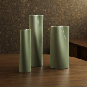 Living: Citta Pinch Vase - Pohutukawa Bud
