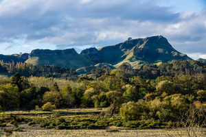The view towards Te Mata Peak from Kahuranaki Road, Hawke's Bay, New Zealand - SCP Stock