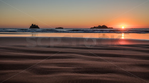 The Rocks (Hine Mahanga) at sunrise, Kairakau Beach, Kairakau, Central Hawke's B&hellip;