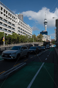 Products: Traffic on Lower Hobson Street with the Skytower behind, Auckland CBD, New Zealand - SCP Stock