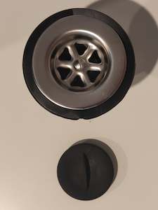 Plumbing: 25 mm Waste Outlet