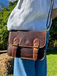 Mens: Old School Satchel