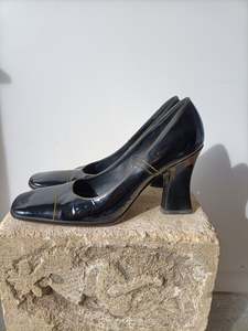 Prada: Prada - Vintage Black Patent Court Heels - Size 39