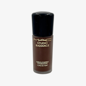 Base Makeup: Studio Radiance Serum-Powered™ Foundation (NC65)