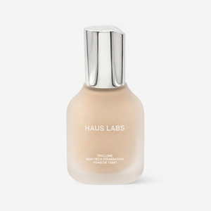 Base Makeup: Triclone Skin Tech™ Foundation (040 Fair Neutral)