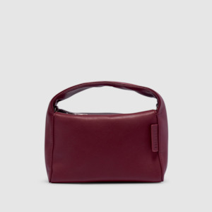 Brie Leon: Luca Mini - Port