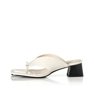 Footwear: Alina Sandal