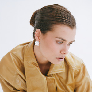 Accessories: Baby Cushion Earrings - White Gold