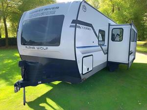 American Caravans: Alpha Wolf 25RB - Couples Caravan for Sale NZ | Rear Bathroom