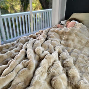 Weighted: Weighted Blanket in Bumpy Fur in Natural