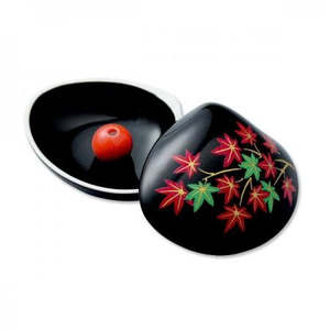 Kousaido Shellfish shape incense plate with autumn leaves pattern Black