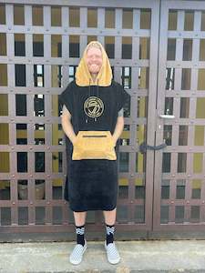 Seventhwave Adults Poncho Hooded Towel - Black and Gold - Unisex