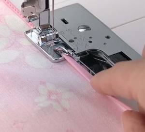 Singer Accessories: Singer Rolled Hem 2mm Snap-On Presser Foot