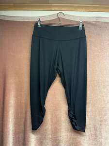 Yoga Wear - Short Leggings Black