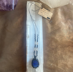 Jewellery: Lapis Lazuli Macrame Necklace