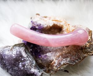 Body Care: Rose Quartz Curved Yoni Wand