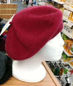 Frontpage: Lothlorian Possum & Merino Unisex Beret, Raspberry