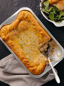 Creamy Chicken Leek & Mushroom Pie