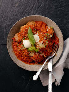 Frozen Meals: Hearty Italian Meatballs in Ragu