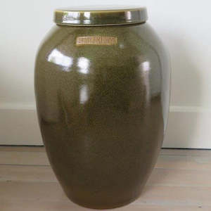 Home Decor: Ceramic Lidded Urn