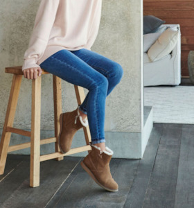 Victorias Favourites: EMU Beach Mini Chestnut