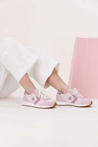 Converse: Converse Chuck Taylor Omega Trainer Summit Pink/Barely Grape