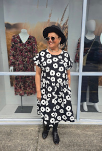 Elm Azalea Midi Dress Black