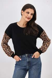 Shine On Label Antigini Crew Neck Top Animal Print
